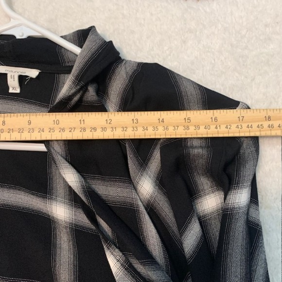 Maurices Blk Gray Plaid Roll Up Sleeve Fringe Hem Asymmetric Open Cardigan Sz XL - Picture 8 of 10